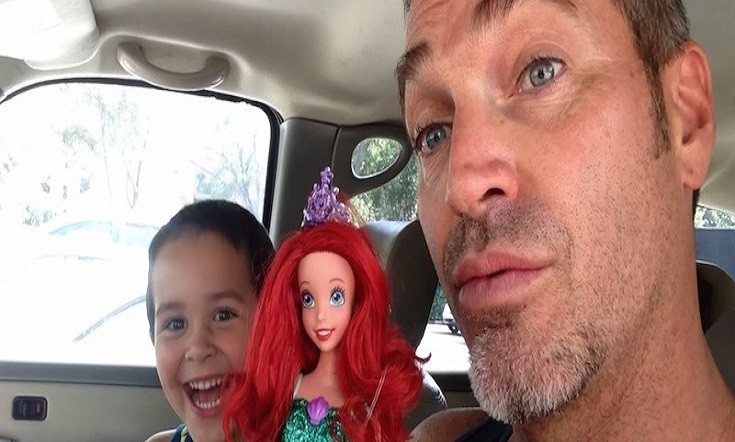 Video: Dad reacts when his son chooses a mermaid doll