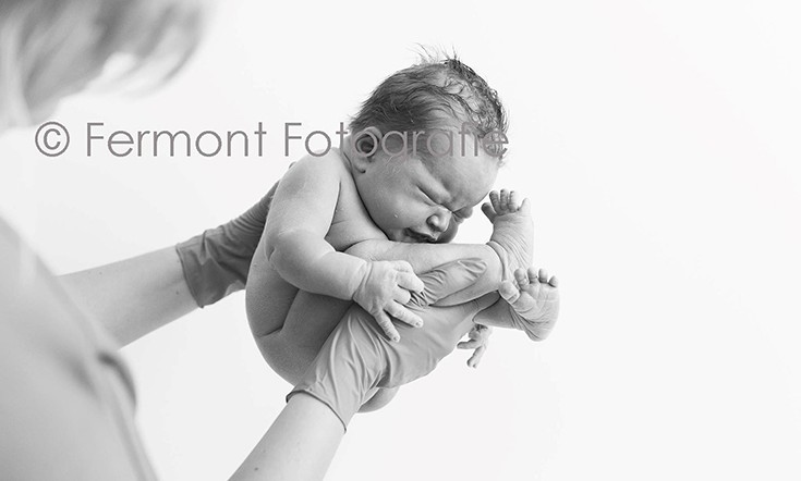 Photographer Captures Incredible Images of Newborns