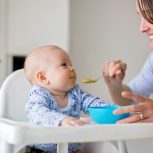 How to balance introducing solids with milk feeds
