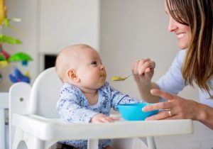 How to balance introducing solids with milk feeds