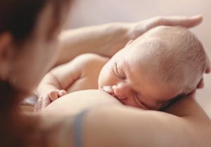 How to correctly latch your breastfeeding newborn