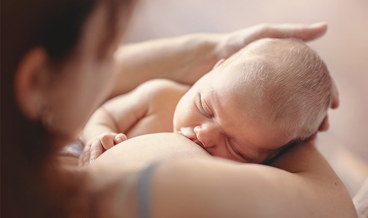 How to correctly latch your breastfeeding newborn