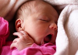 How to recognise and respond to newborn cues