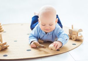 How to encourage your baby to play independently