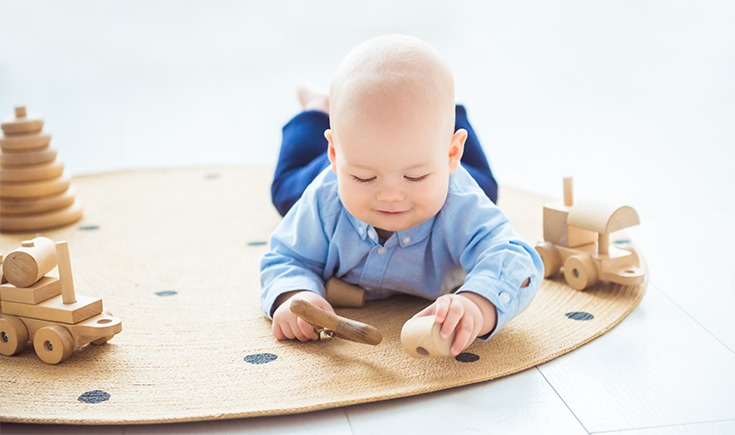 How to encourage your baby to play independently