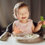 How to encourage a picky toddler to eat