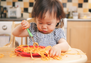 How to make toddler mealtimes a fun and calm experience