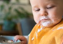Benefits and Drawbacks of Baby-Led Weaning and Puree Feeding